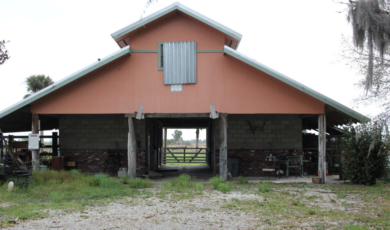 4 Stall CBS & Wood Horse Barn 